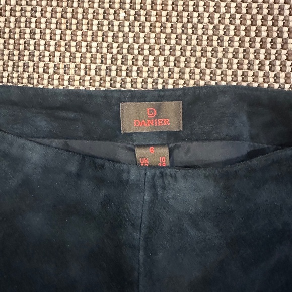DANIER LEATHER LADIES BLACK SUEDE PANTS SIZE 6 - Picture 3 of 3